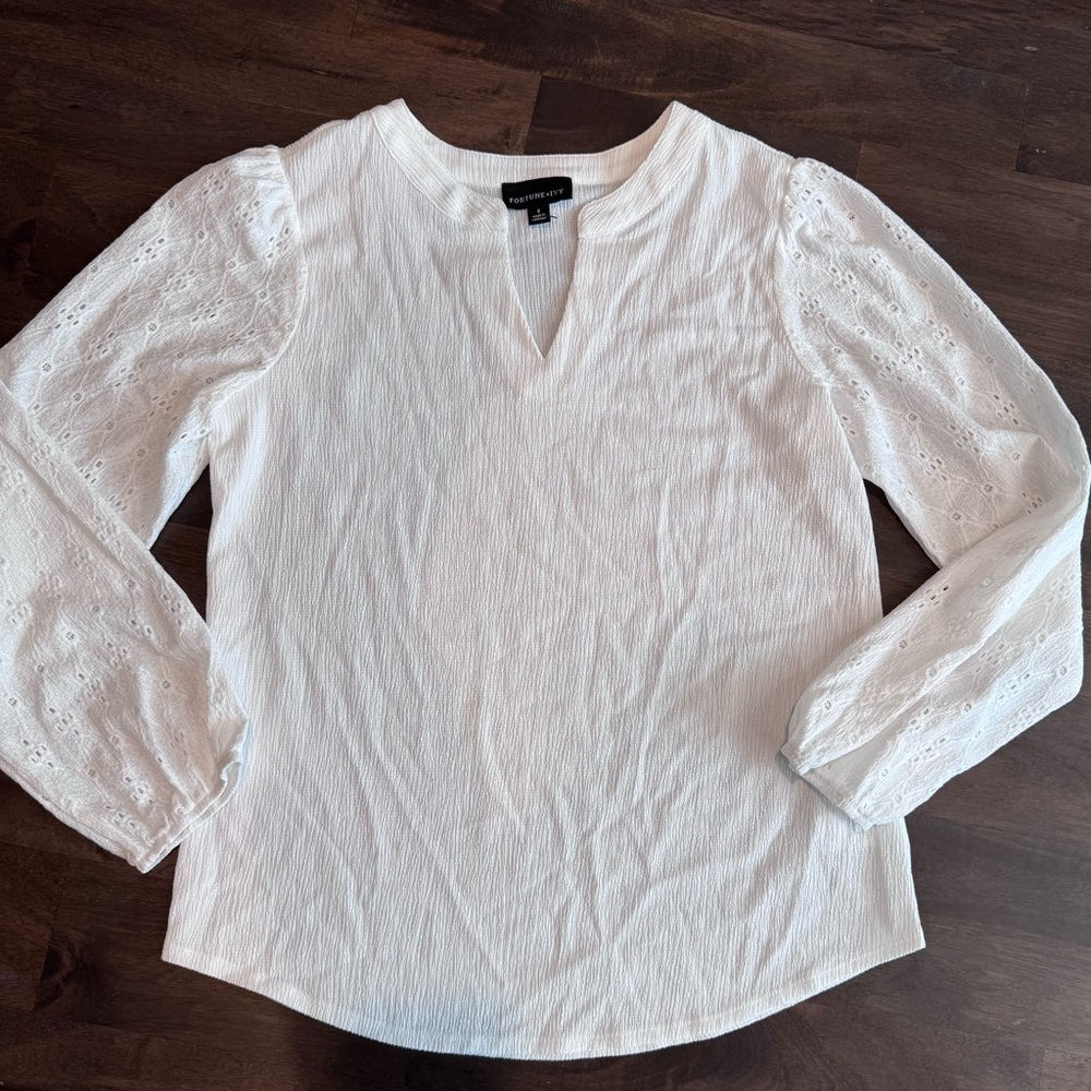 Elegant White Textured‎ Blouse with Eyelet Sleeves, Size Small